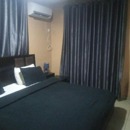 Staycation Suites And Apartment Lagos Exteriör bild