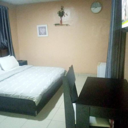 Staycation Suites And Apartment Lagos Exteriör bild