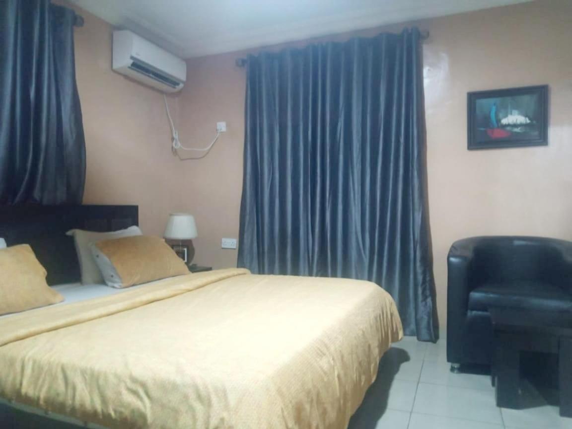 Staycation Suites And Apartment Lagos Exteriör bild