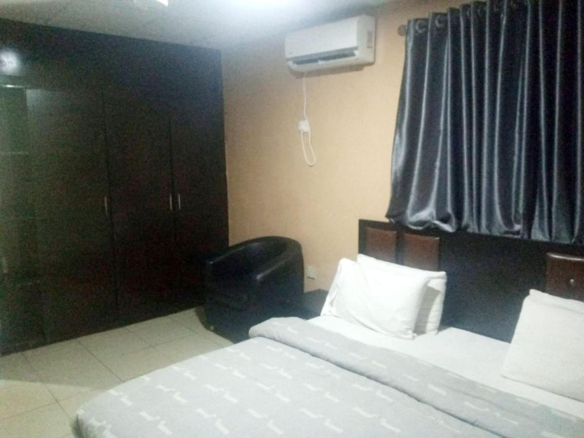 Staycation Suites And Apartment Lagos Exteriör bild