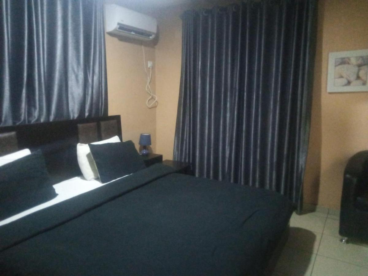 Staycation Suites And Apartment Lagos Exteriör bild