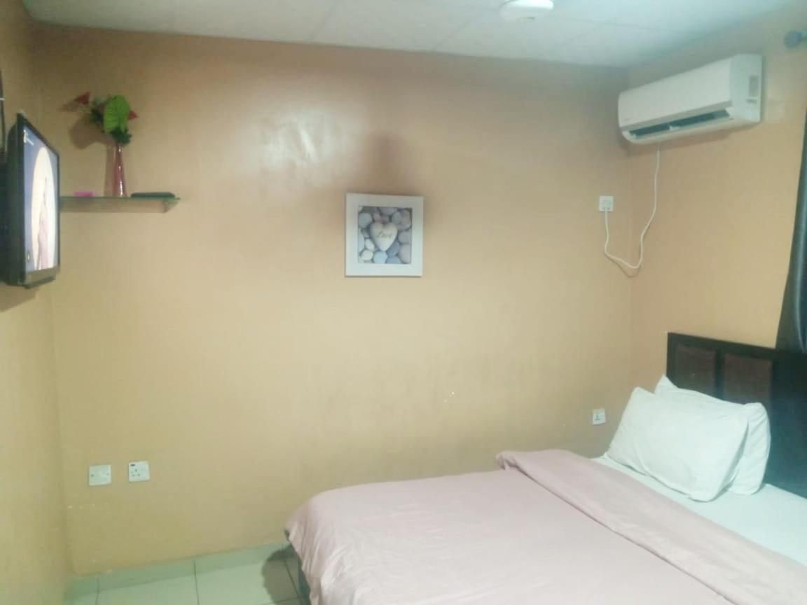 Staycation Suites And Apartment Lagos Exteriör bild
