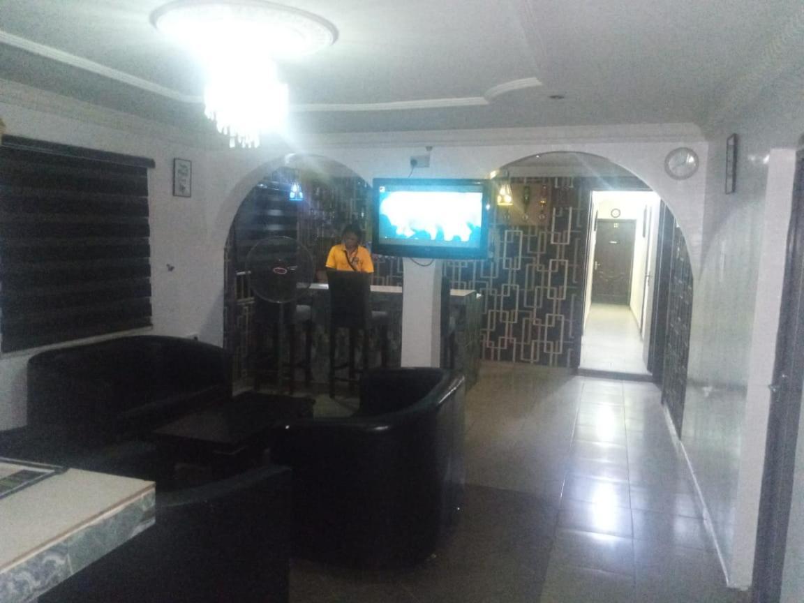 Staycation Suites And Apartment Lagos Exteriör bild