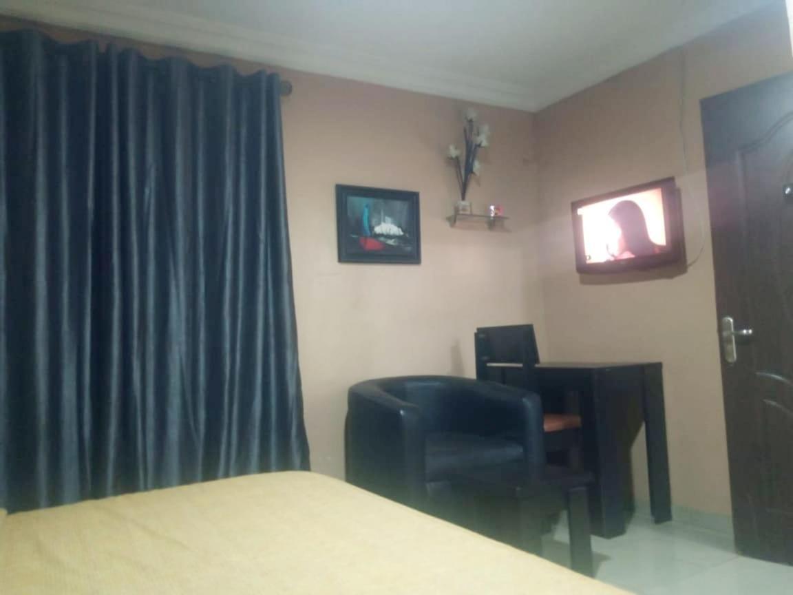 Staycation Suites And Apartment Lagos Exteriör bild