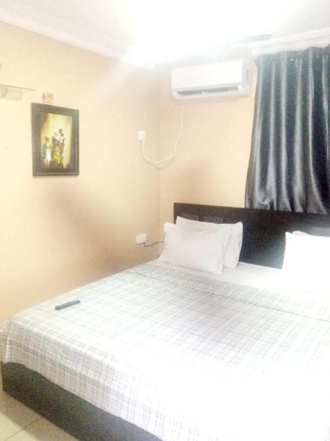 Staycation Suites And Apartment Lagos Exteriör bild
