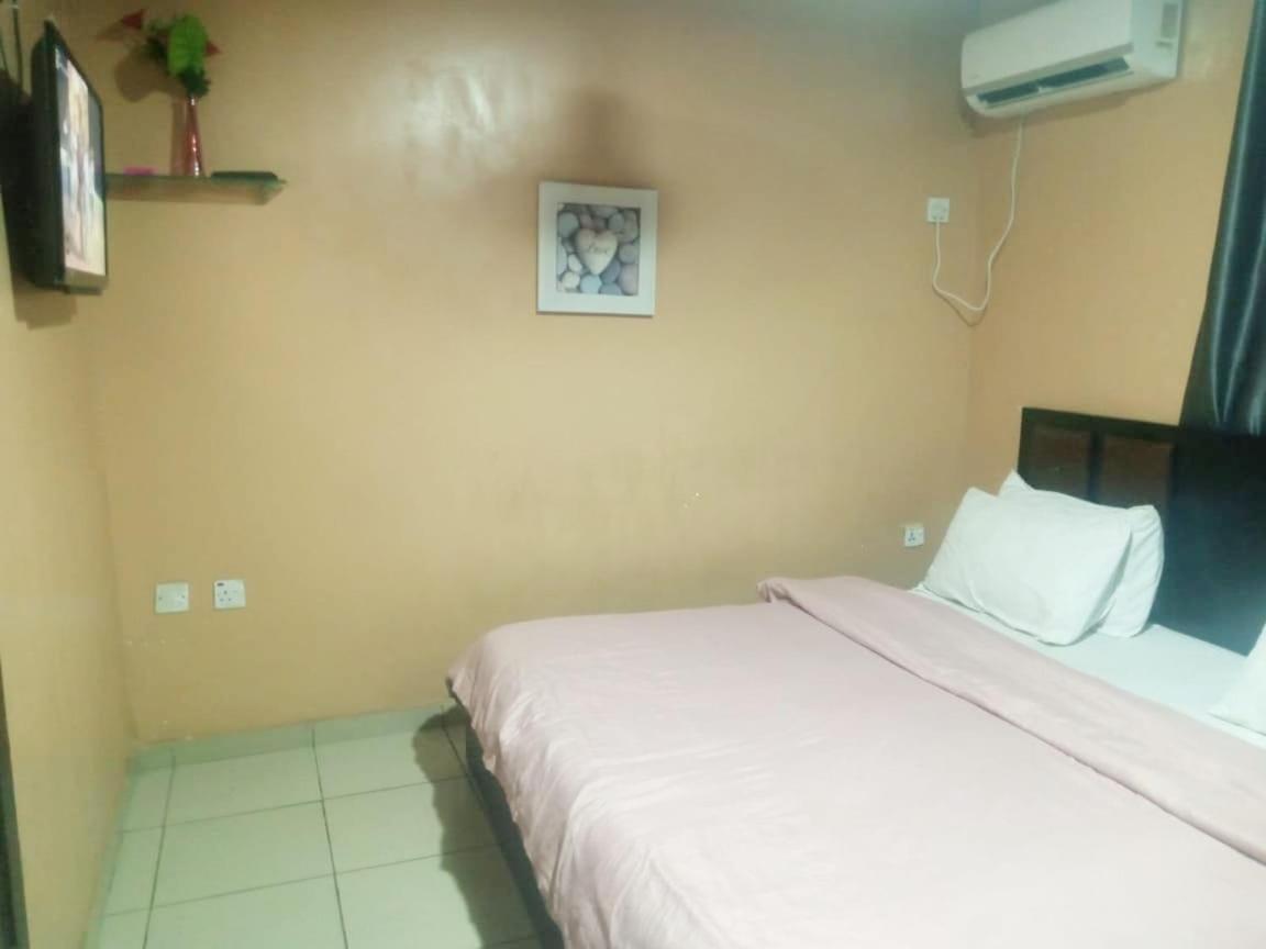 Staycation Suites And Apartment Lagos Exteriör bild