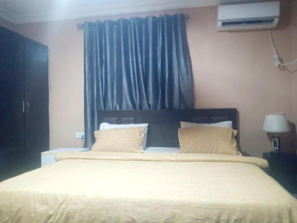 Staycation Suites And Apartment Lagos Exteriör bild