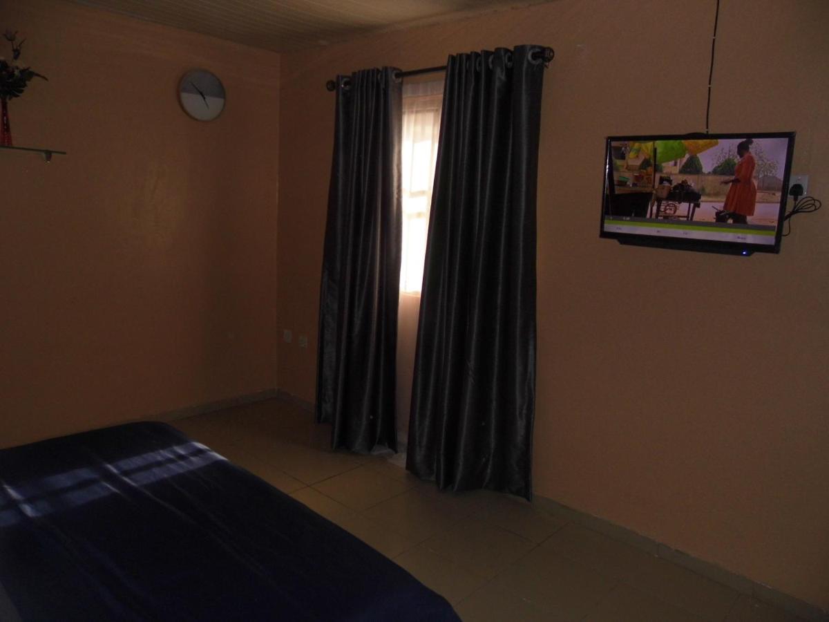 Staycation Suites And Apartment Lagos Exteriör bild