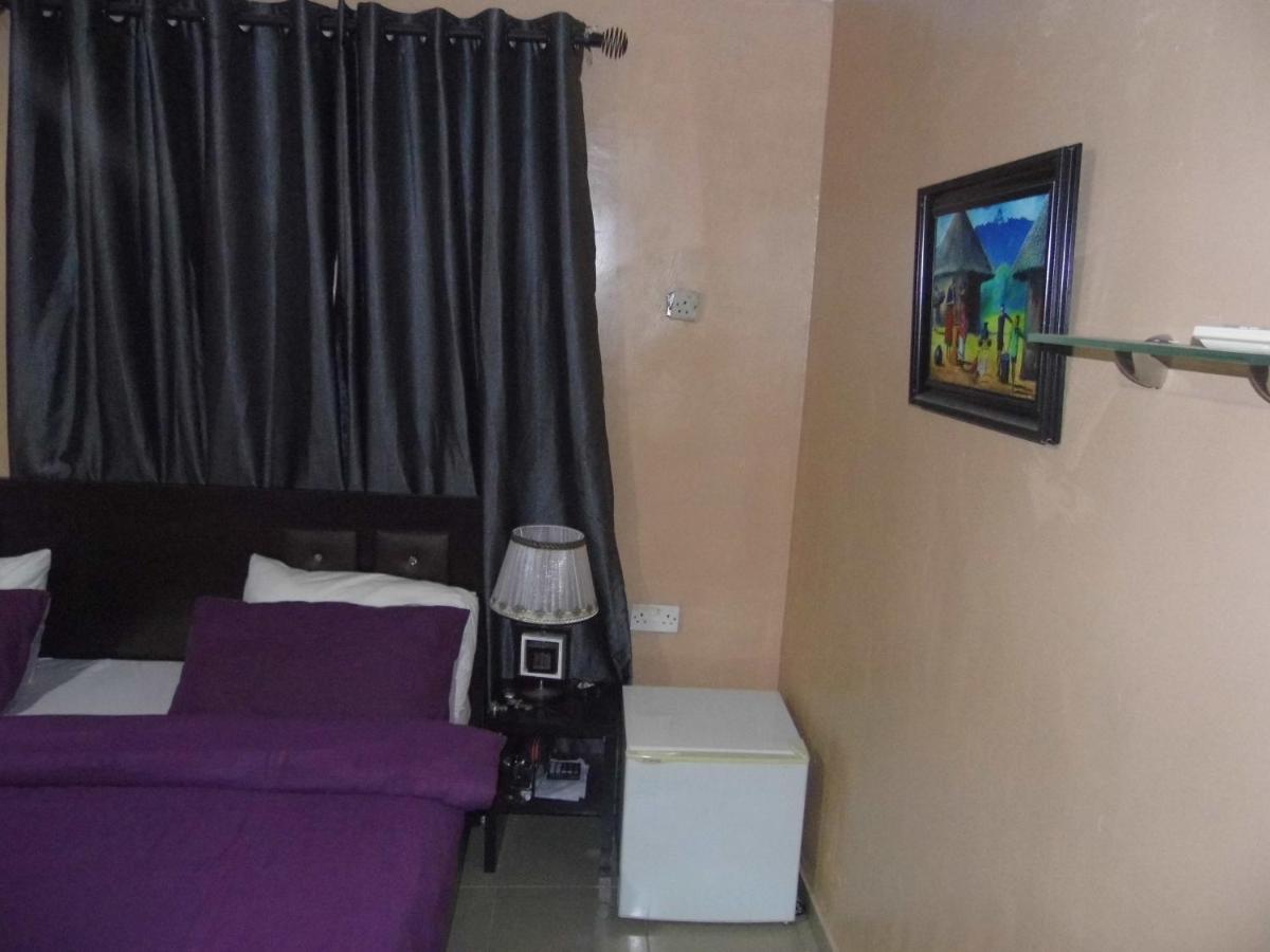 Staycation Suites And Apartment Lagos Exteriör bild