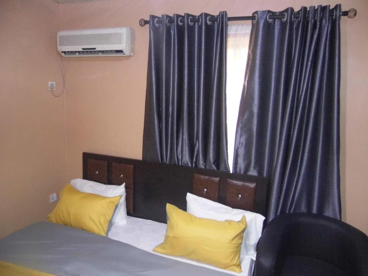 Staycation Suites And Apartment Lagos Exteriör bild