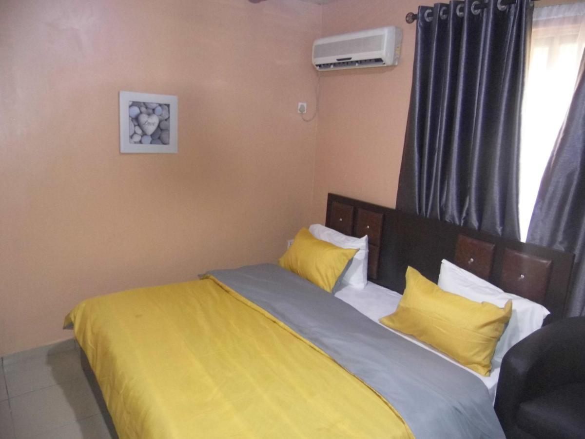 Staycation Suites And Apartment Lagos Exteriör bild