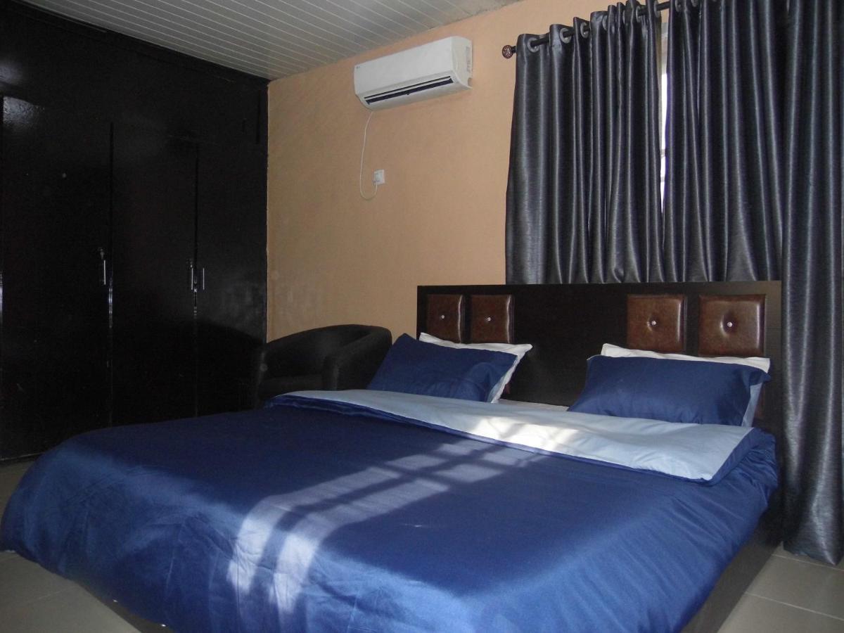 Staycation Suites And Apartment Lagos Exteriör bild