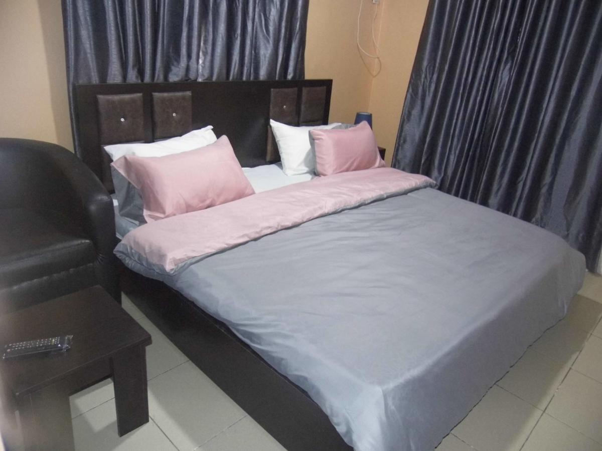 Staycation Suites And Apartment Lagos Exteriör bild