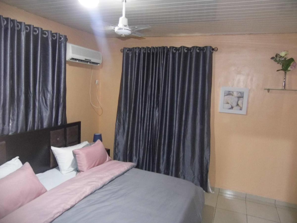 Staycation Suites And Apartment Lagos Exteriör bild