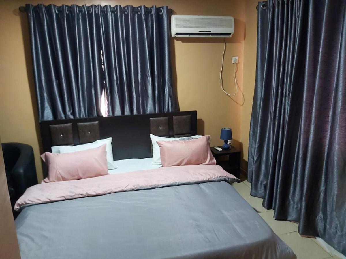 Staycation Suites And Apartment Lagos Exteriör bild