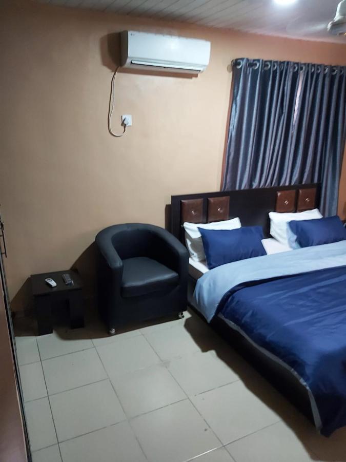 Staycation Suites And Apartment Lagos Exteriör bild