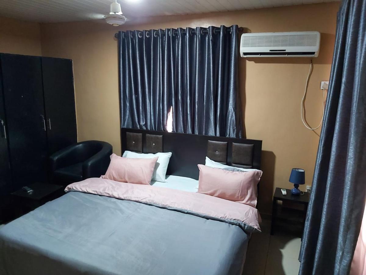 Staycation Suites And Apartment Lagos Exteriör bild