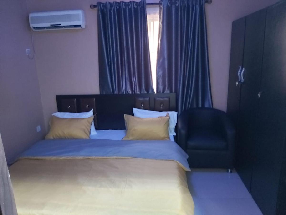 Staycation Suites And Apartment Lagos Exteriör bild