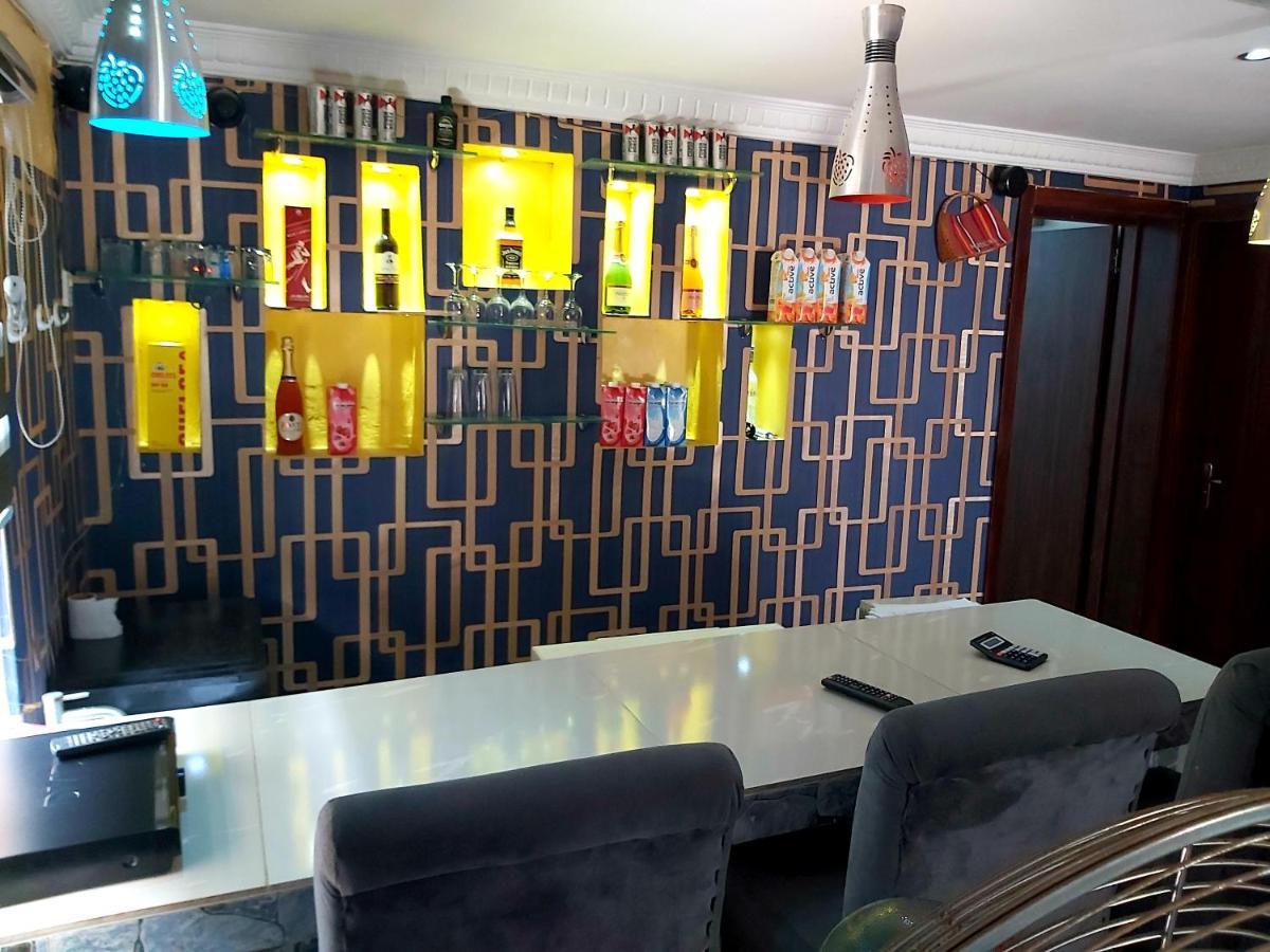Staycation Suites And Apartment Lagos Exteriör bild