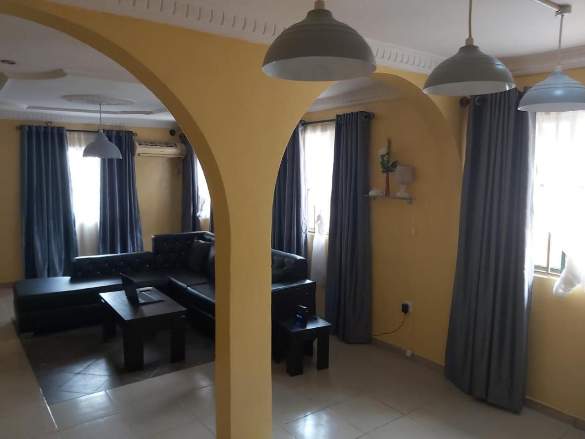 Staycation Suites And Apartment Lagos Exteriör bild